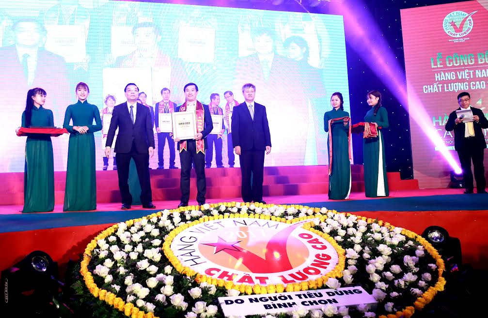 Vinamilk[-]21[-]năm[-]liền[-]đạt[-]chứng[-]nhận[-]Hàng[-]Việt[-]Nam[-]chất[-]lượng[-]cao